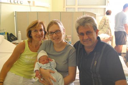 alors là je suis avecmon tonton roger et ma tata denise le frere et la belle soeur de papy
